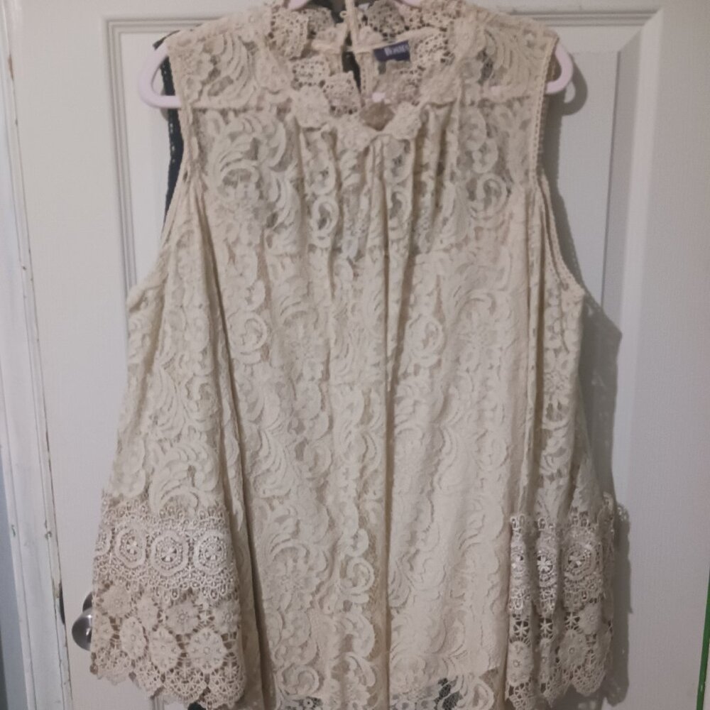 Nwot Sz 24 Ivory Lace (lined) cold shoulder blouse